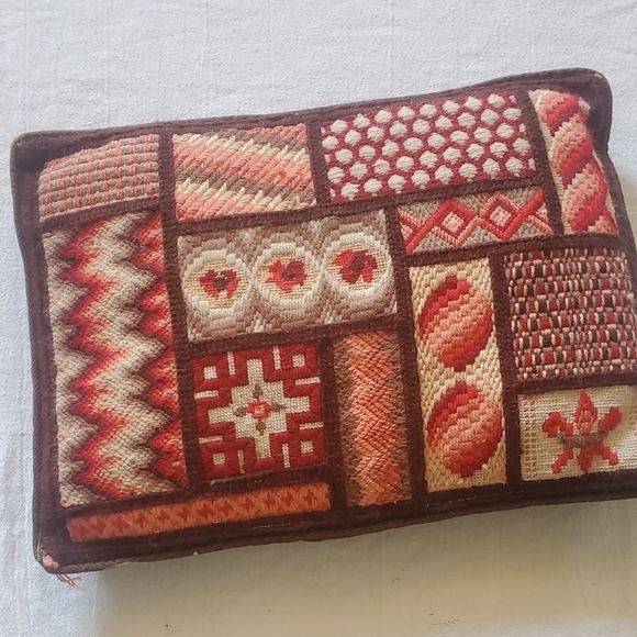 Vintage 70's Crewel Embroidered with Corduroy Back ~15" x 11" Decorative Pillow - Picture 1 of 8